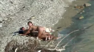 Σέξι κορίτσια βγαίνουν για να βάλουν τα μουνιά τους στην καυτή, άγρια ​​σκληροπυρηνική εμπειρία σχολικής κράτησης