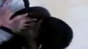 Πανέμορφη νεαρή λεσβία φιλί και κάνει έρωτα σε καυτό όργιο