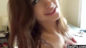 Η Slutty Babe θετή κόρη Kyler Quinn Γαμήθηκε από τον Stepdad