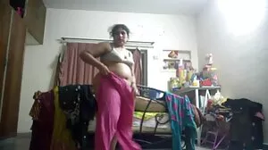 Η θετή μαμά Alexis Fawx έχει γαμηθεί doggystyle