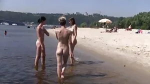 Η Sindee Jennings Squirts κατά τη διάρκεια της Διαφυλετικής Gangbang