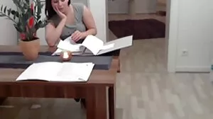 Οι σέξι έφηβοι μοιράζονταν με μεγάλους σκληρούς άντρες και απολάμβαναν σκληροπυρηνικό σεξ τριών ατόμων