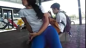 Ο σέξι Milf Penny Barber κυριαρχεί στον άτακτο θετό σου