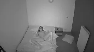 Busty ξανθιά έφηβη πιπιλάει τους πατριούς μπαμπάδες μεγάλο καβλί ως δώρο ημέρας